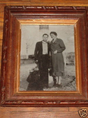 VINTAGE 1930S COUPLE PHOTO WOOD FRAME FORD SEDAN  