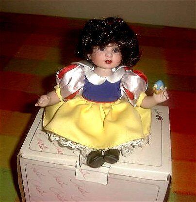 MARIE OSMOND DISNEYLAND SNOW WHITE TINY TOT DOLL  