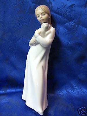 GIRL WITH DOG NAO BY LLADRO #563  