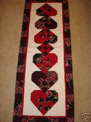 WOVEN HEARTS TABLE RUNNER PATTERN~FEBRUARY ~VALENTINE  