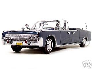 1961 LINCOLN X 100 KENNEDY LIMOUSINE 124 DIECAST MODEL  