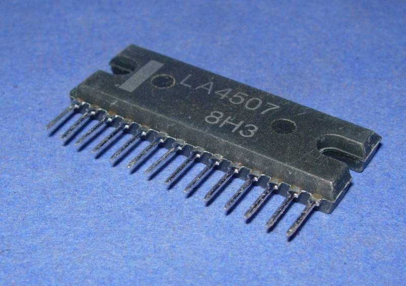 LA4507 SANYO AMPLIFIER 14 Pin SIP LA 4507  